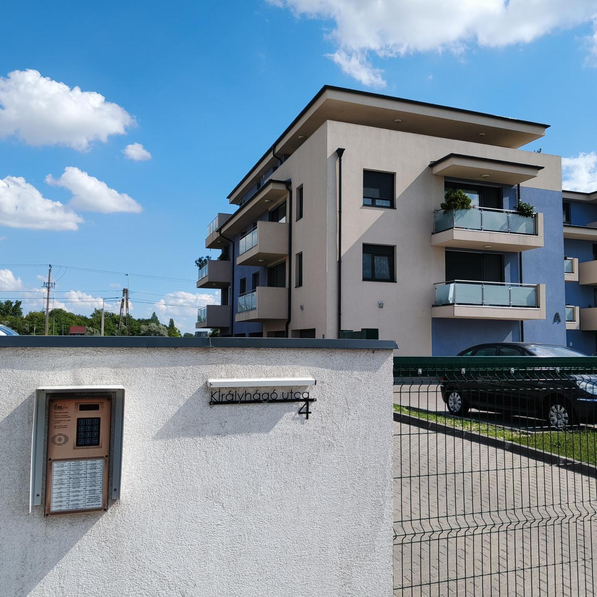 Pe-Ki Lux Apartman Székesfehérvár المظهر الخارجي الصورة